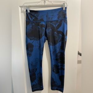 Mid rise crop 19 tights - size 4